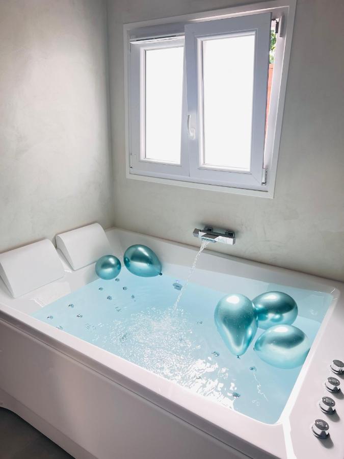 Spa Jungle Le Mesnil-Saint-Denis Bagian luar foto