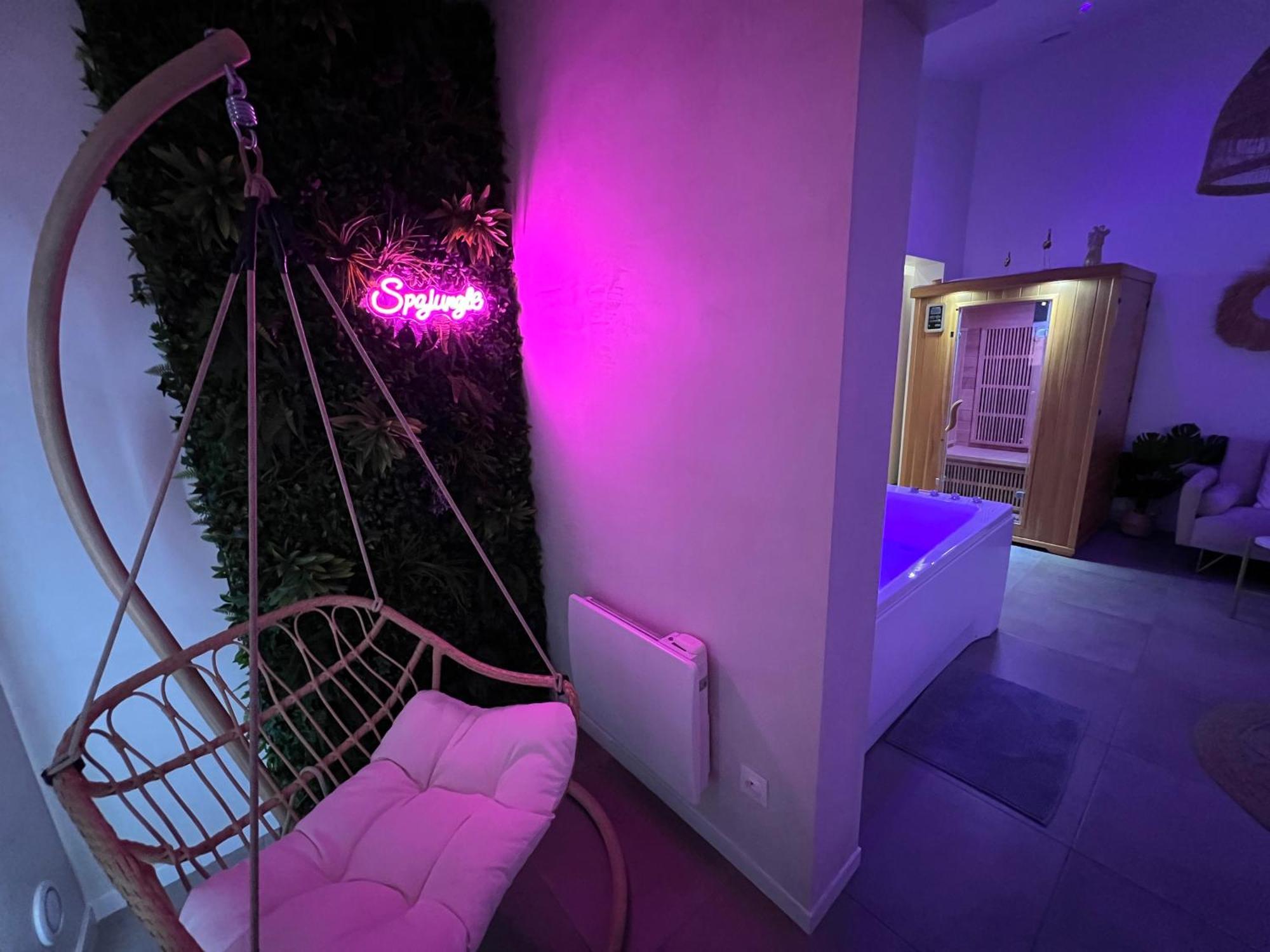 Spa Jungle Le Mesnil-Saint-Denis Bagian luar foto