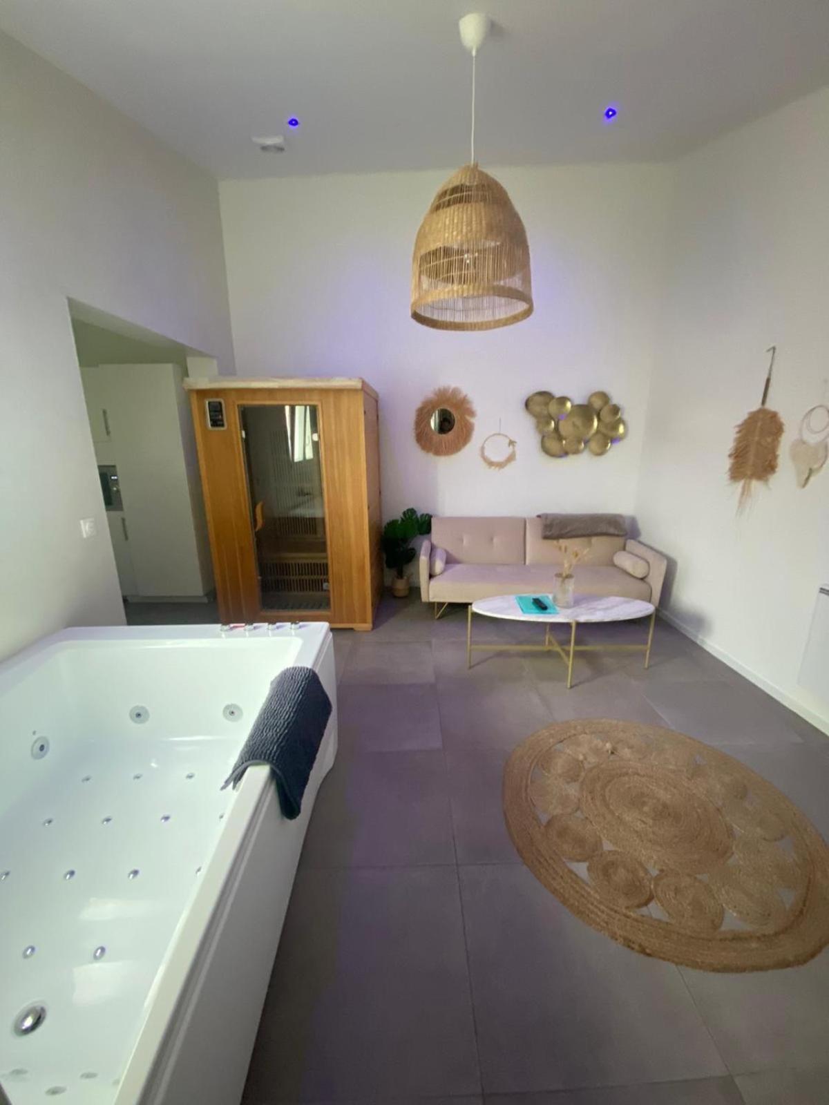 Spa Jungle Le Mesnil-Saint-Denis Bagian luar foto